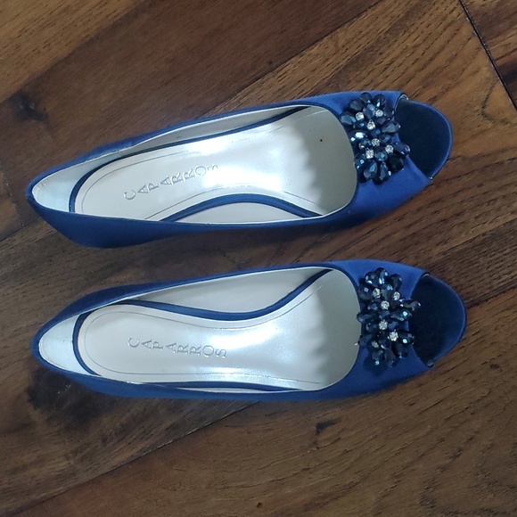 Beautiful comfortable navy satin shoes - Picture 2 of 10